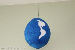 Cách làm mô hình Trái Đất bằng bong bóng